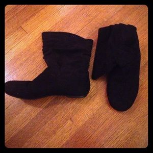 🎉MOVING SALE!!🎉 Wild Diva, Black Suede Booties
