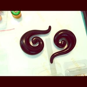 Black swirl tapers