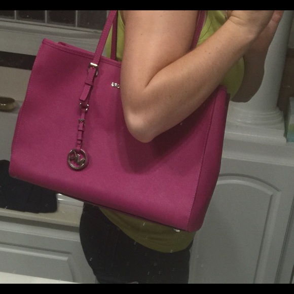 HOT PINK- Michael Kors Tote - Picture 4 of 4