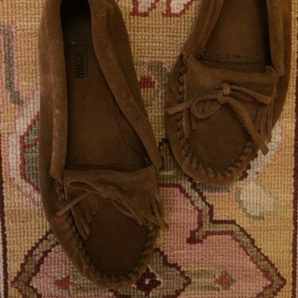 minnetonka suede moccasin