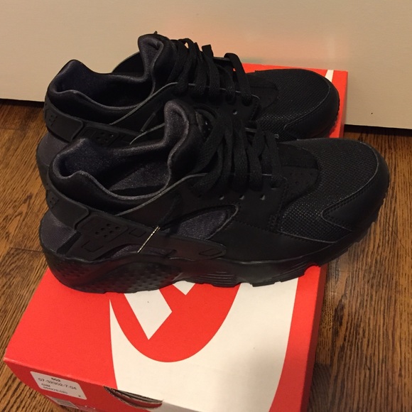 Nike Huarache black 7Y