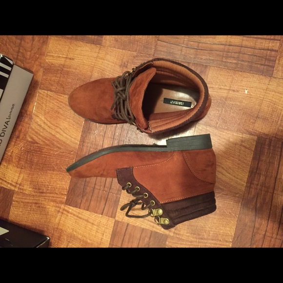 Forever 21 Shoes - 🎉MAKE OFFERS!!! Brown suede boots