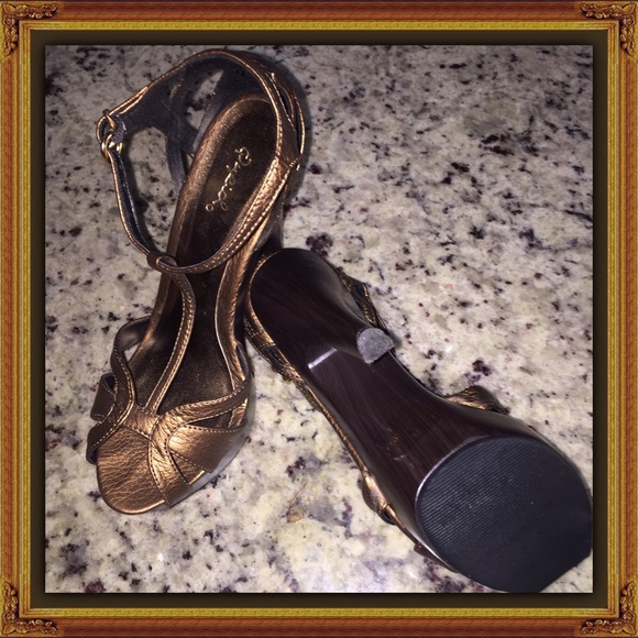 SOLD - Picture 3 of 4