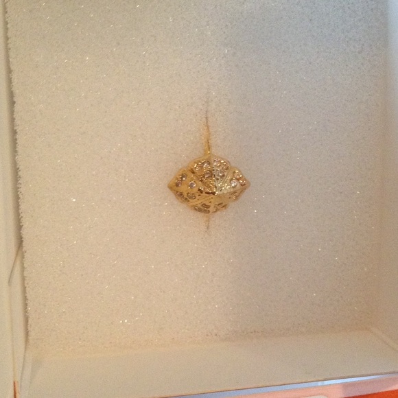 Eden ring from Stella & Dot. NEW in box!!