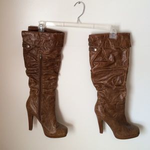 Perfect fall caramel colored leather boots