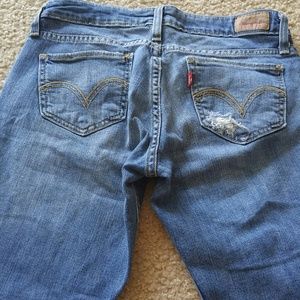 Straight leg skinny levi's jeans!