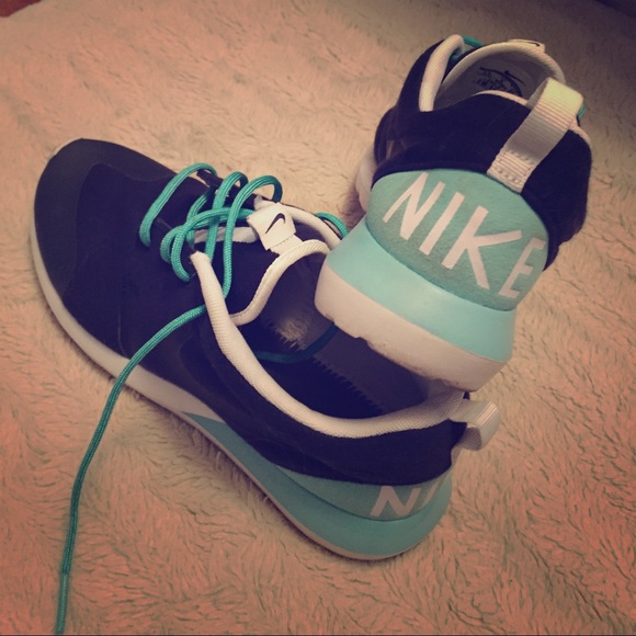 Nike Limited Edition Roshe Run Tech Fleece