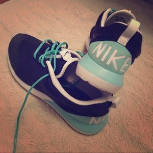 Nike Limited Edition Roshe Run Tech Fleece