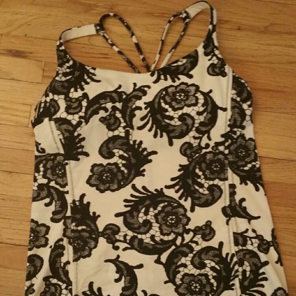 SOLD Lululemon laceoflage tank size 6 euc - Picture 1 of 4
