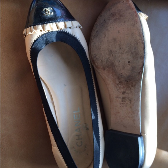 KEEPING 🎀 CHANEL CAP TOE SHOES Ballet Flats 🎀 - Picture 4 of 4