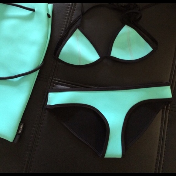 AUTHENTIC triangl bikini