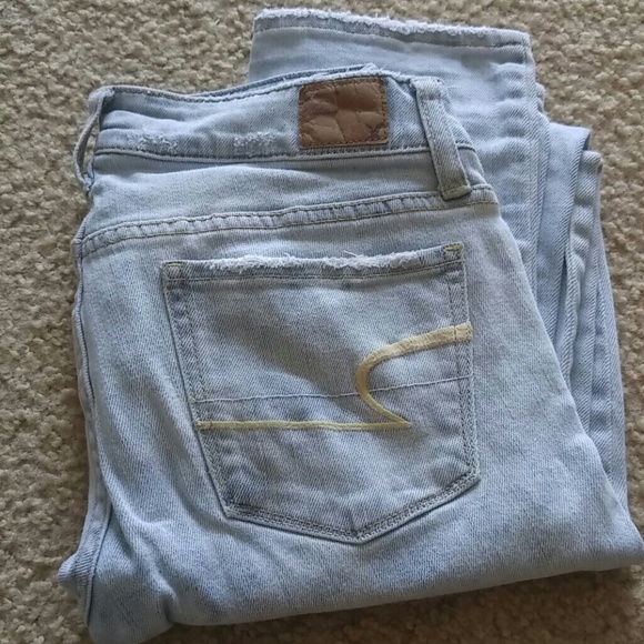 American eagle light wash destroyed stretch jeans