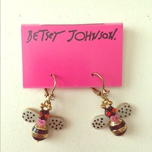 Betsy Johnson Earring 🐝