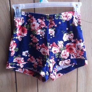 🐣HIGHWAISTED SHORTS🐣