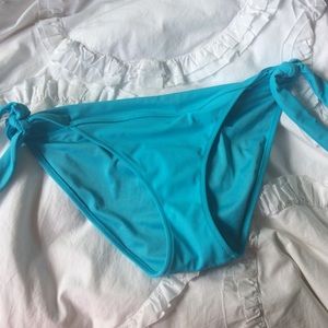 Tie side VS bikini bottoms