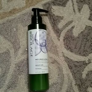 Matrix biolage anti frizz lotion 6.7oz
