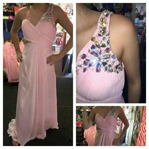 Light pink one shoulder strap gown!
