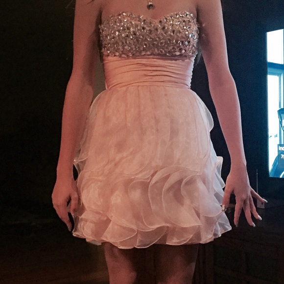 Homecoming or prom dress - Picture 3 of 3
