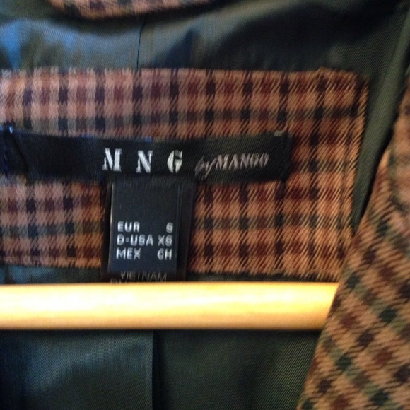 ๐ซSOLD Plaid blazer with faux leather elbow pads๐ซ - Picture 3 of 4