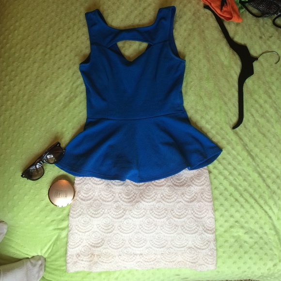 Whole outfit bundle! Cream Lace skirt/pendulum top