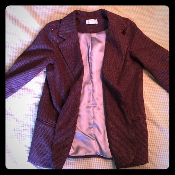Small maroon blazer size small.
