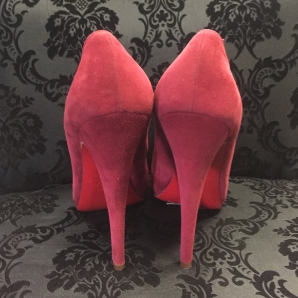 Christian louboutin red suede pumps 38.5⬇️⬇️⬇️⬇️⬇️ - Picture 3 of 4