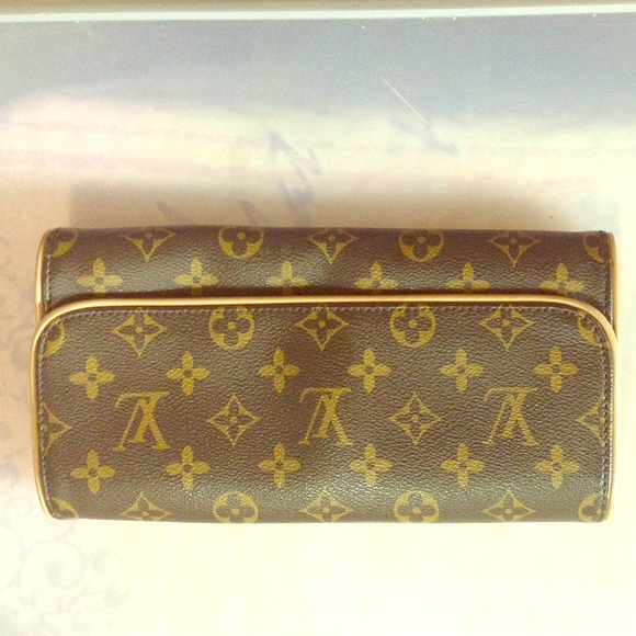 Louis Vuitton Clutch