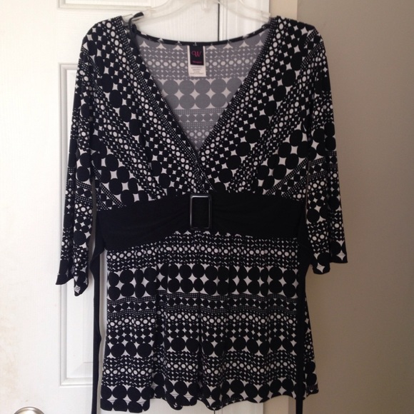 Belted black and white top.  Size x-large.