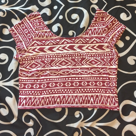 red Aztec crop top - Picture 2 of 3