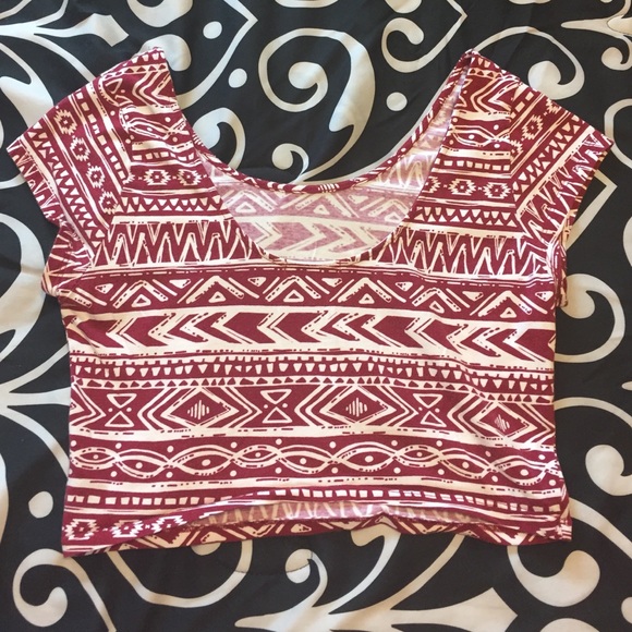 red Aztec crop top - Picture 3 of 3