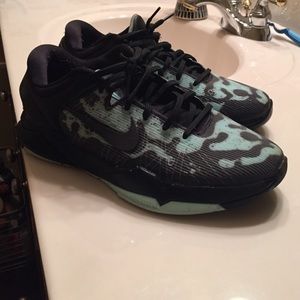Kobe poison dart frog sneakers(7y)