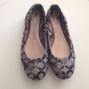 Coach flats
