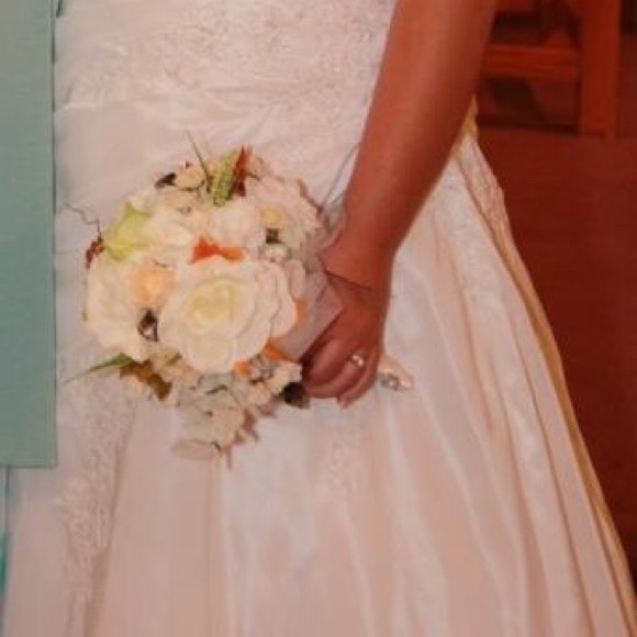 Size 16w halter wedding dress - Picture 2 of 2