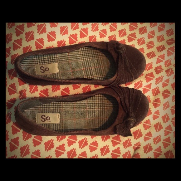 Cute corduroy brown flats!