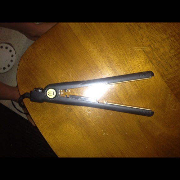 Straightener - Picture 1 of 3