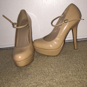 😍Sky high nude pumps 😍