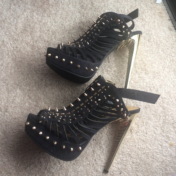 Lasoni Shoes - Gold studded Lasoni platform pumps