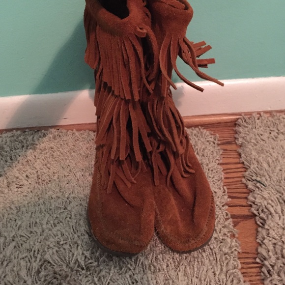 Minnetonka 3-layer fringe boots