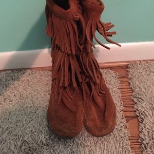 Minnetonka 3-layer fringe boots