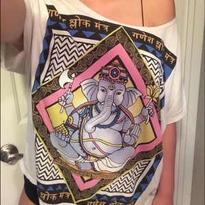 Light and flowy oversized Ganesha tee.