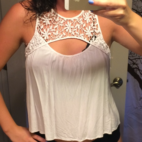 White crotchet lace top. - Picture 2 of 4