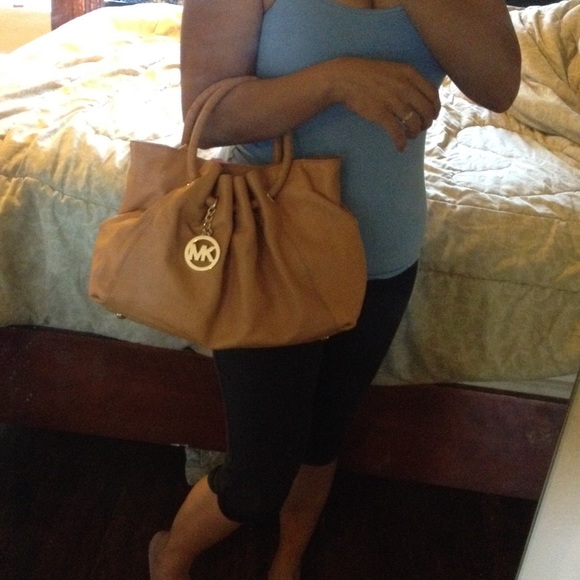 1day sale Michael kors ADDISON  💯% authentic - Picture 3 of 3