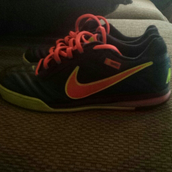 Nikes - Picture 4 of 4