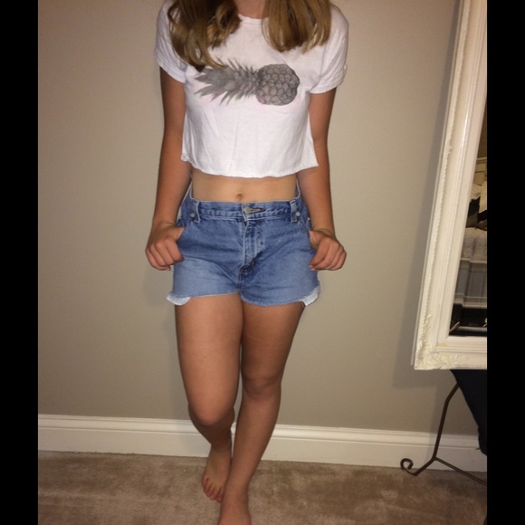 Graphic tee pineapple