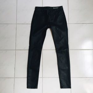 Black, (fake) leather pants!