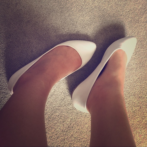 ‼️City Classified White Pointed Toe Flats