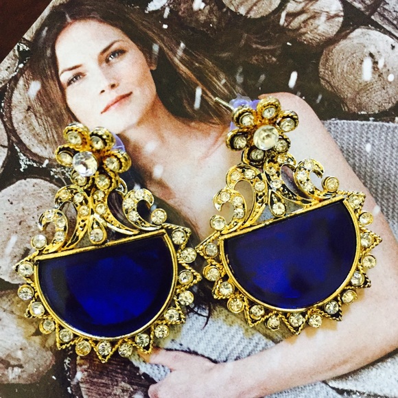 Jewelry - 🆕 Bright blue fashion earrings