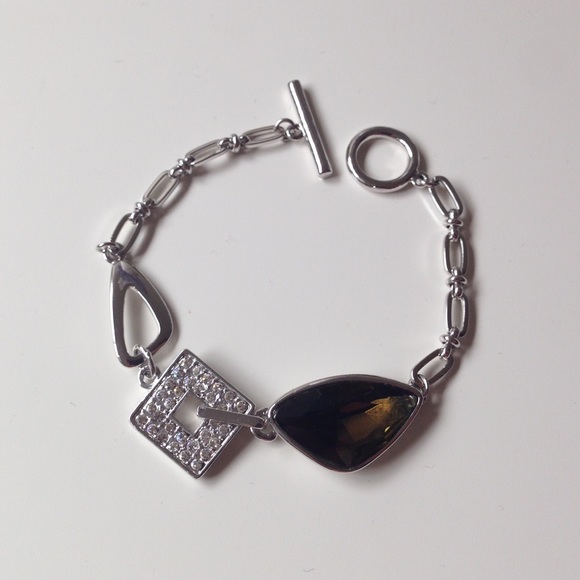 2 for $20 🛍  NEW Modern Bracelet with Rhinestones - Picture 1 of 4