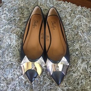 Shullys black flats with gold hardware. Size 7.5.