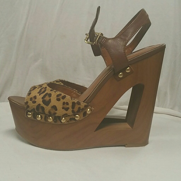 NWOT Jessica Simpson wedge